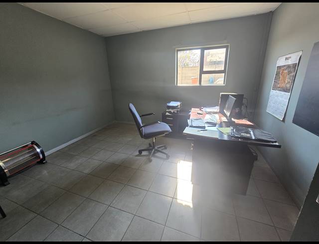 3,000M² WAREHOUSE TO LET IN BOKSBURG EAST